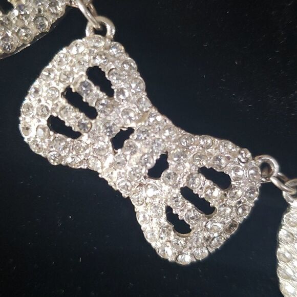 Pretty Sparkly Silvertone 5 Bow Necklace - Picture 5 of 7